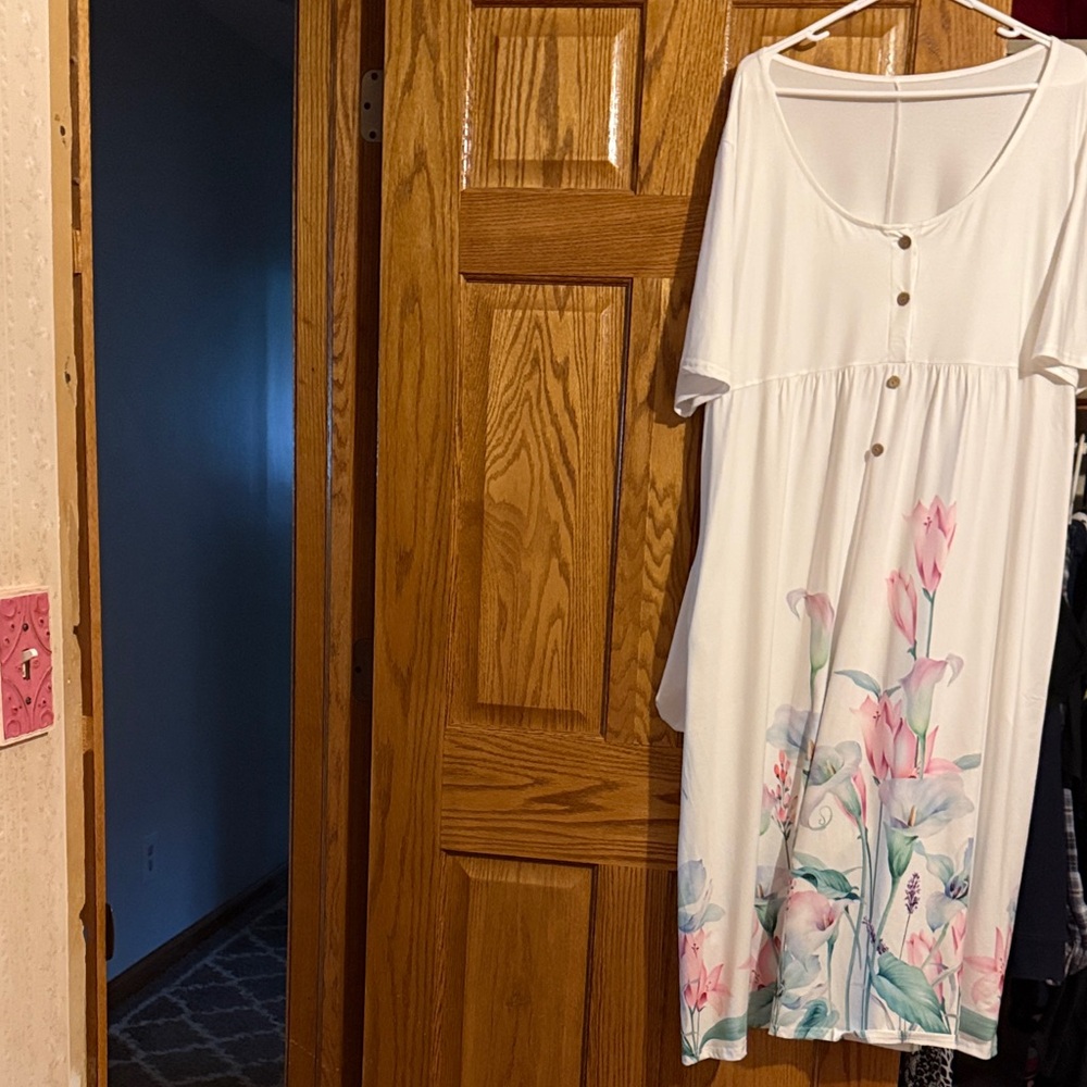 White Floral Calla Lilly Dress size 3xl  EUC